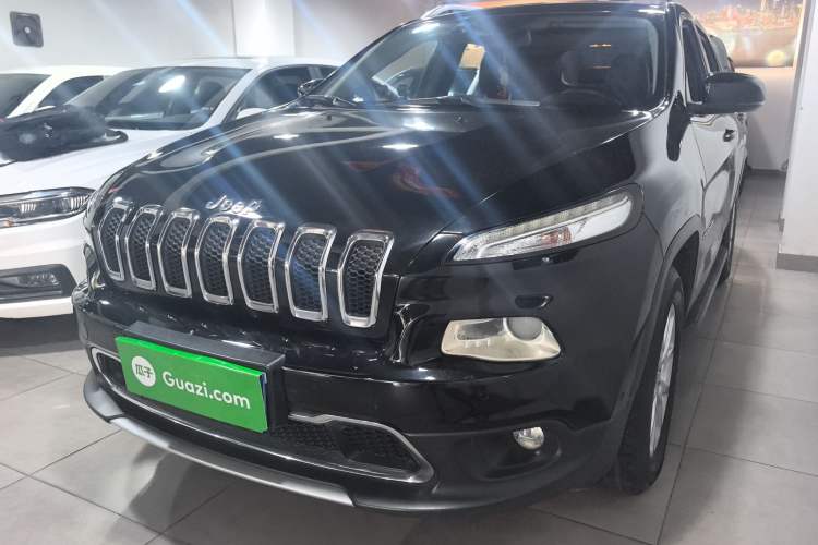 Used  Cherokee 2016 2.4L Professional Smart Version
