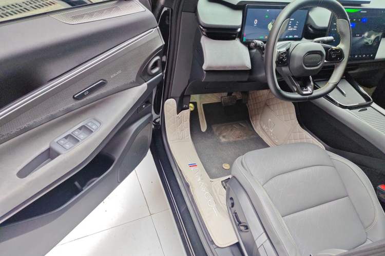 Used Lynk & Co 08 EM-P 2023 120km Long-Range Pro