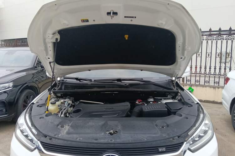 Used BYD Song 2020 Classic Edition 1.5T Manual Luxury Model
