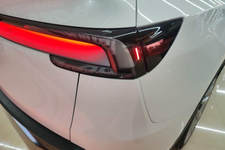 Used Tesla Model Y 2025 Rear-Wheel-Drive Version
