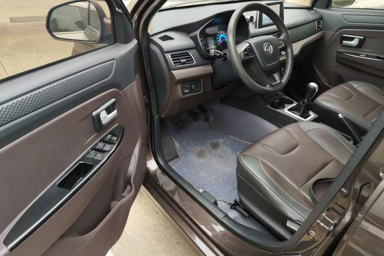 Used Dongfeng Fengon 330 2019 1.5L 330S Manual Comfort Version China VI Standard
