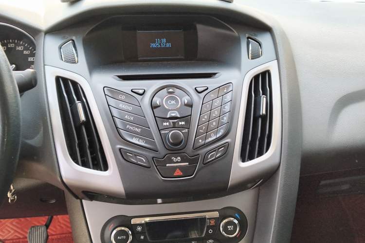 Used Ford Focus 2012 Sedan 1.6L Manual Fashion Edition
