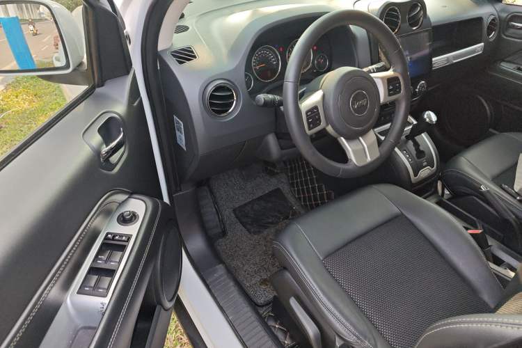 Used  Compass 2014 Revised Version 2.4L Four-Wheel Drive Comfort Edition
