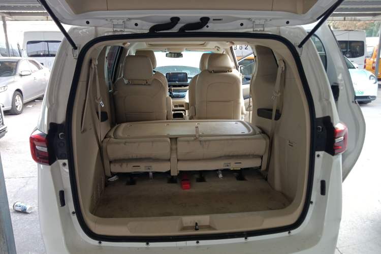 Used Buick GL8 2023 Facelifted Land Cruiser Executive Luxury Version