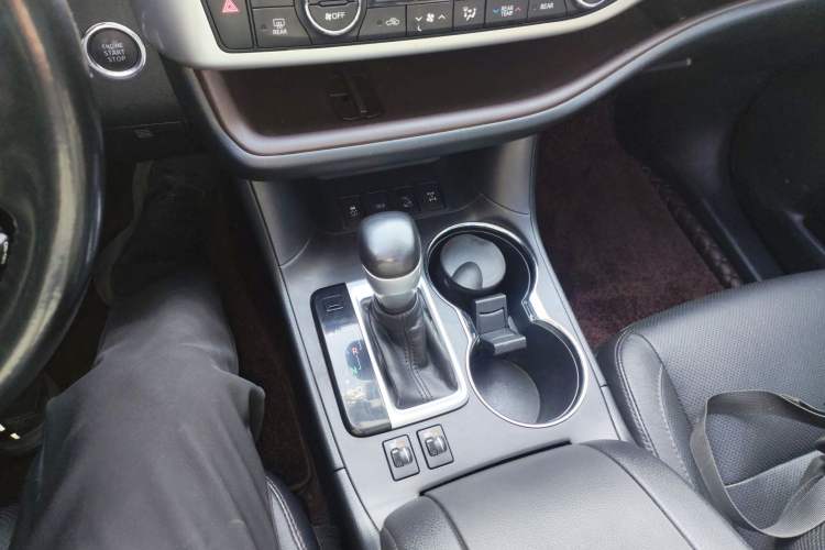 Used Toyota Highlander 2015 2.0T Four-Wheel Drive Luxury Edition 7-Seater