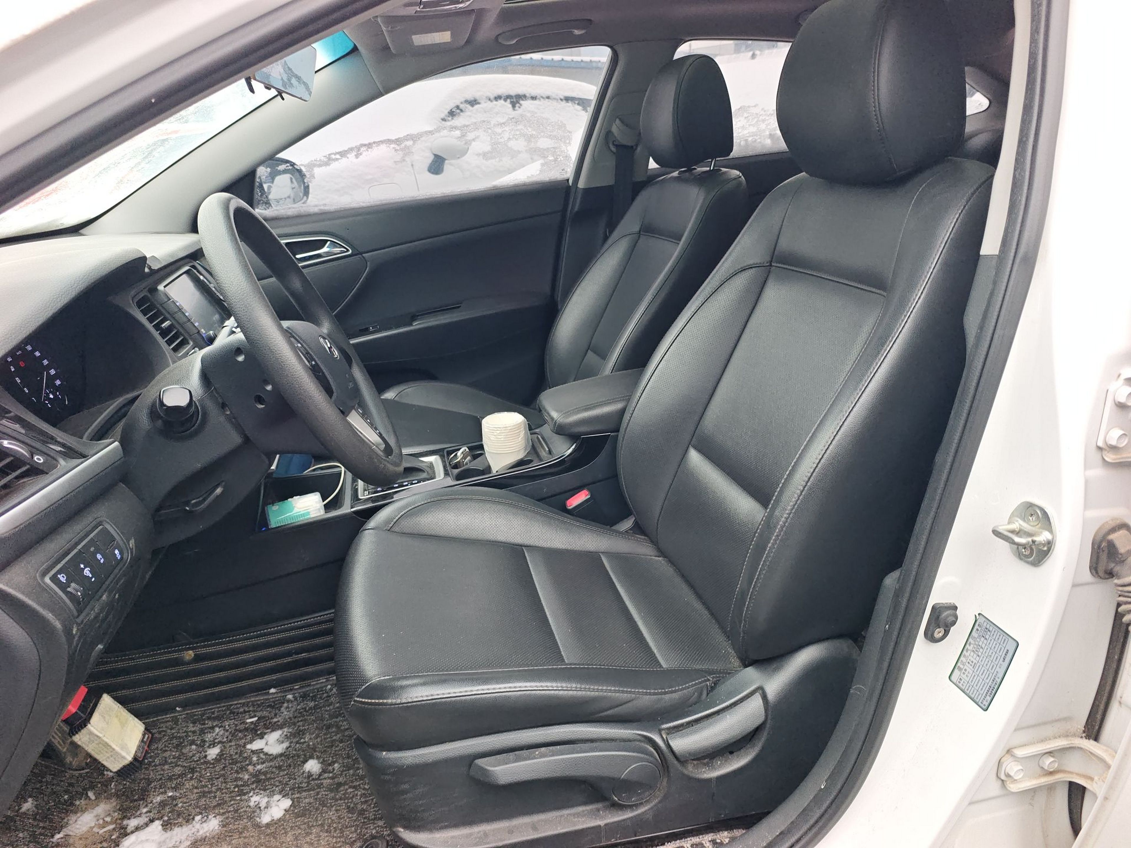 Переднее сиденье в автомобиле