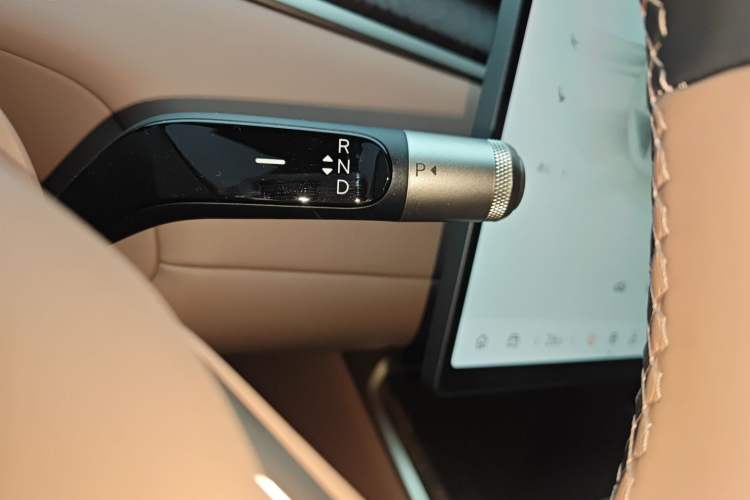 Used ONVO Luxeed L90 2025 Model—Ultra Six-Seater Version
