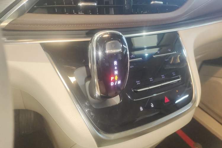 Used Buick GL8 2023 Land Executive Class Comfort Model
