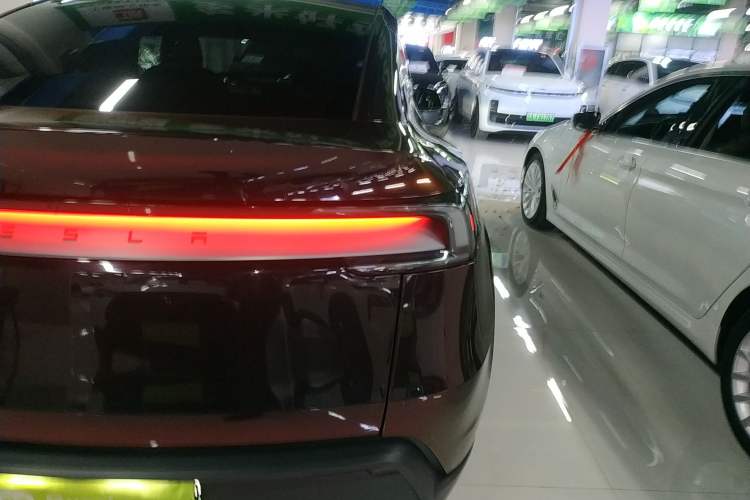 Used Tesla Model Y 2025 Rear-Wheel-Drive Version
