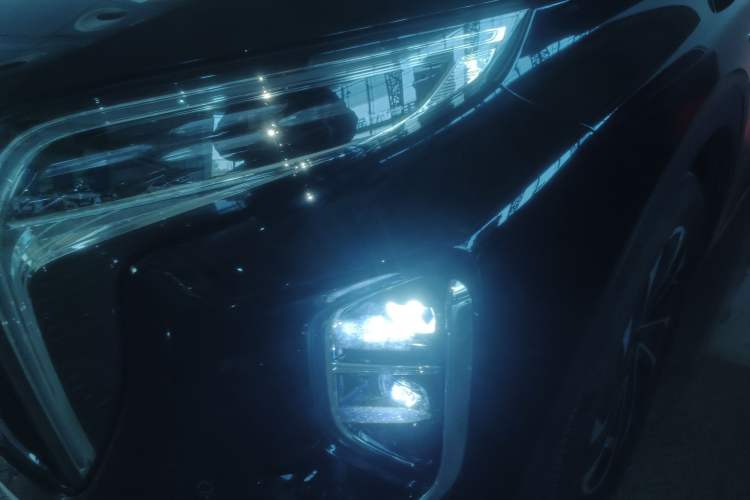 Used Hongqi HS7 PHEV 2024 2.0T PHEV Four-Wheel Drive Flagship Edition 6 Seats
