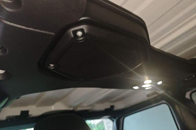 Used  Wrangler 2019 2.0T Sahara Four-Door Version China VI Emission Standard