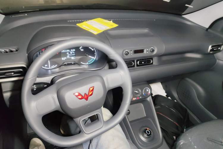 Used Wuling Hongguang New Energy 2024 All-Electric Model 300KM Practical Version
