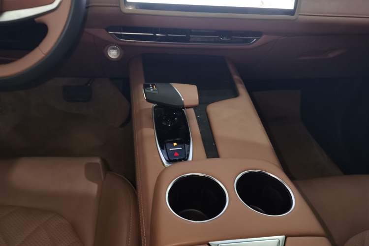 Used Changan UNI-Z New Energy 2024 Blue Whale Smart Electric iDD 125km Beyond Edition