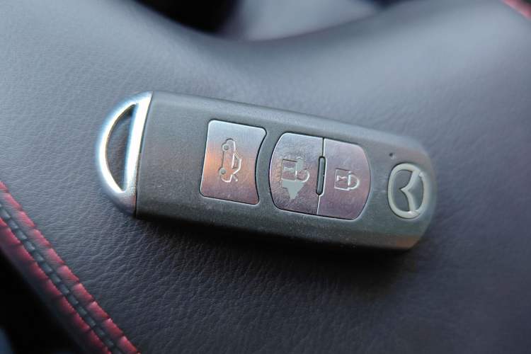 Used Mazda Mazda 3 Axela 2016 Sedan 2.0L Automatic Sport Model
