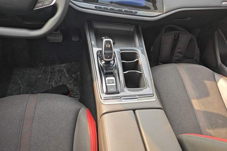 Used Dongfeng Aeolus Yixuan MAX 2023 1.5T Super-Powered Dad Edition