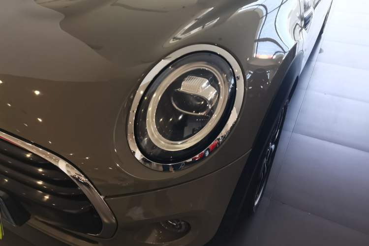 Used  MINI 2019 1.5T COOPER Classic Edition Five-Door Version
