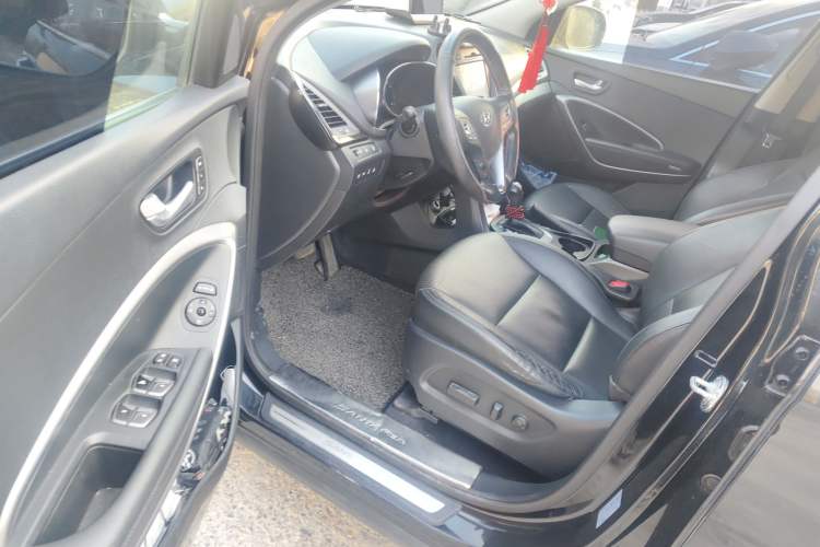 Used Hyundai Grand SantaFe 2013 3.0L 7-Seater 4x4 Flagship Edition
