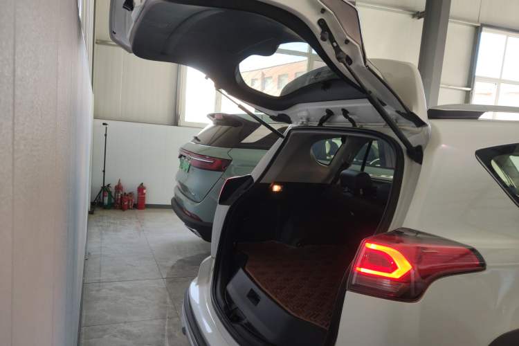 Used Toyota RAV4 2019 2.0L CVT Two-Wheel Drive Fashion X Limited Edition China VI Standard
