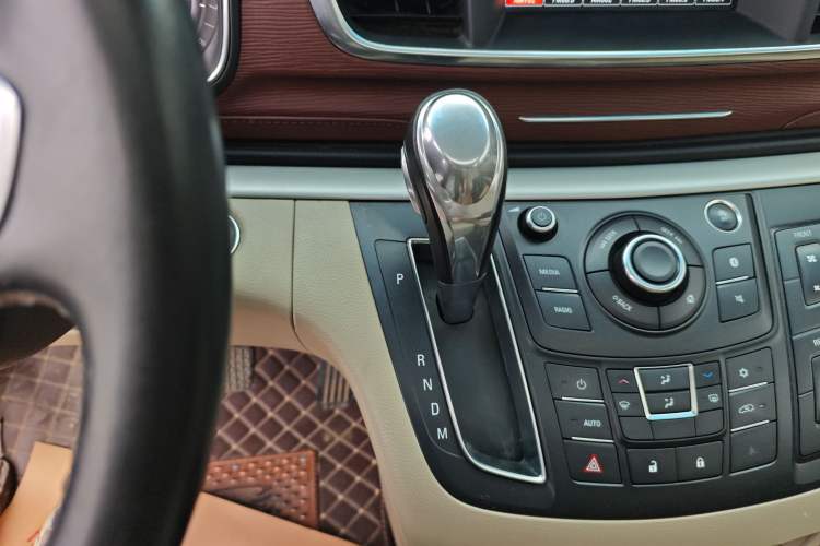 Used Buick GL8 2018 28T Luxury Model China VI Standard
