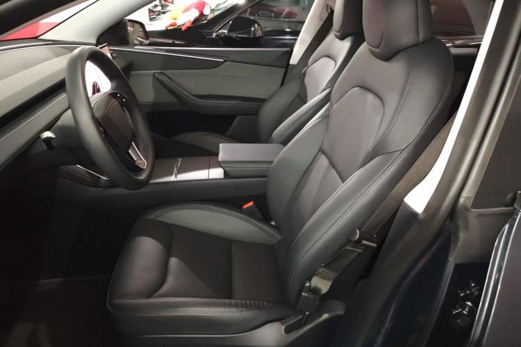 Used Tesla Model Y 2025 Rear-Wheel-Drive Version