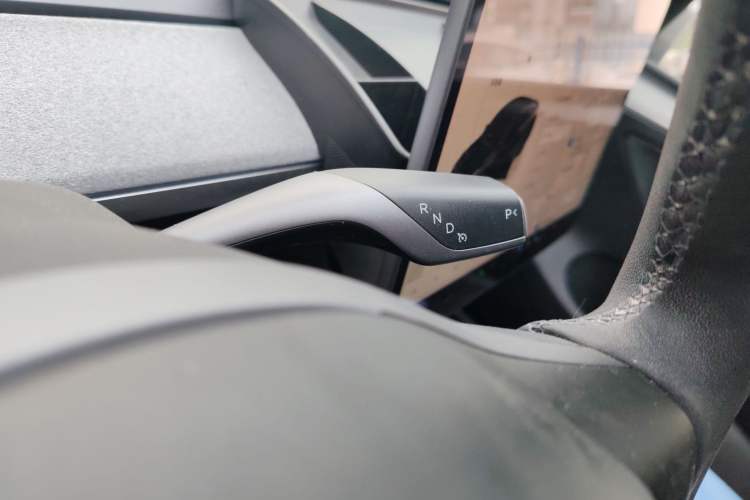 Used Tesla Model Y 2023 Long-Range All-Wheel-Drive Version
