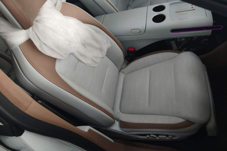 Used  07 2024 Ultra All-Electric Four-Wheel Drive