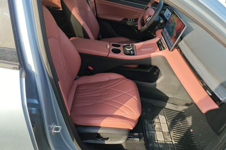 Used  L6 2025 EM-i 140km Starship Edition
