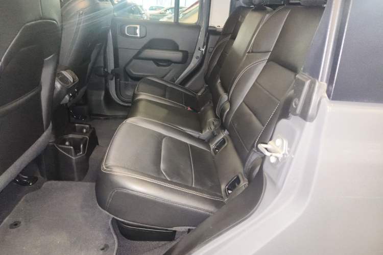 Used  Gladiator 2022 3.6L Pioneer Edition
