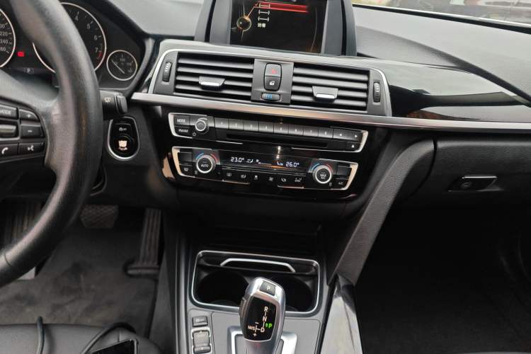 Used BMW 3 Series 2016 316i Fashion Model
