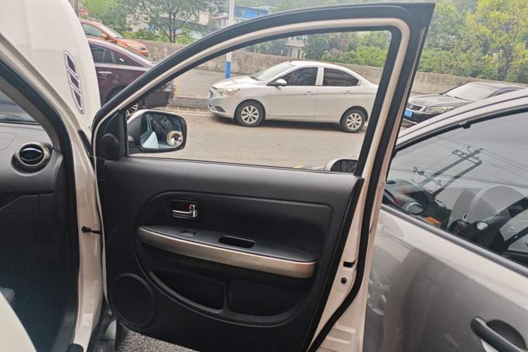 Used Haval H1 2016 Red-Label 1.5L AMT Luxury Model
