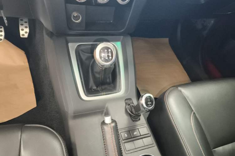 Used BAIC Off-Road BJ40 2016 40L 2.0T Manual All-Wheel Drive Prestige Edition
