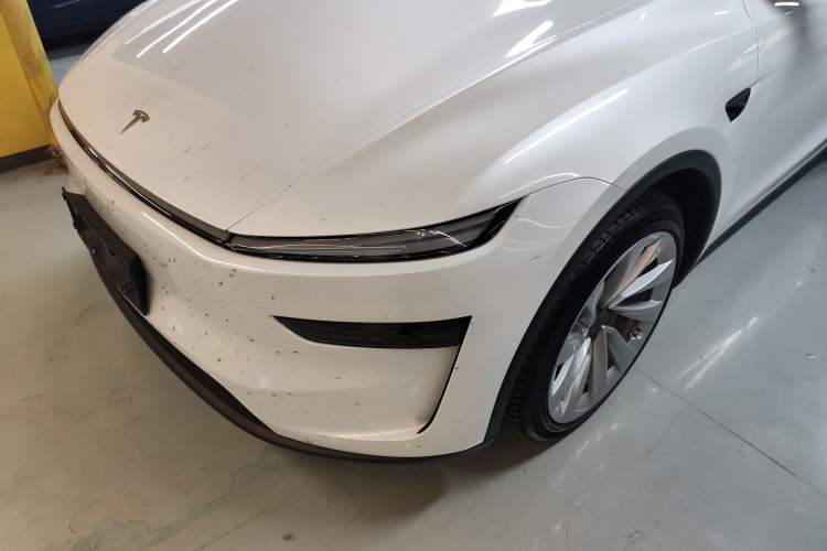 Used Tesla Model Y 2025 Long-Range All-Wheel-Drive Version
