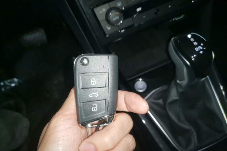 Used Volkswagen Tharu 
