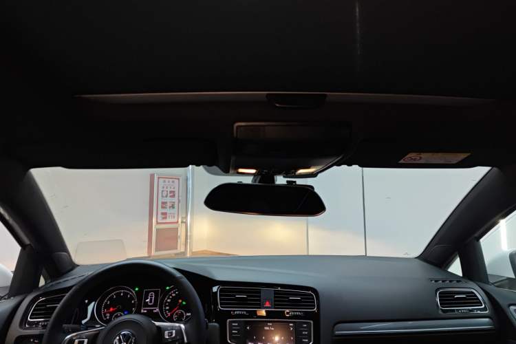 Used Volkswagen Golf 2017 280TSI Automatic R-Line Million-Vehicle Commemorative Edition
