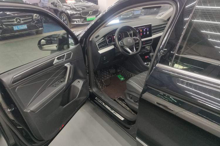 Used Volkswagen Tiguan L 2022 330TSI Automatic Two-Wheel Drive Smart Edition
