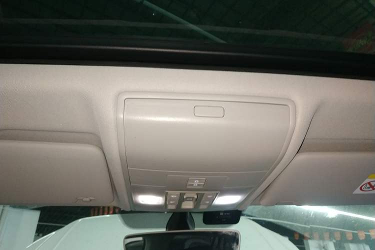 Used Volkswagen Tiguan L 2019 Revised 330TSI Automatic Two-Wheel Drive Smart & Luxury Edition China VI Standard
