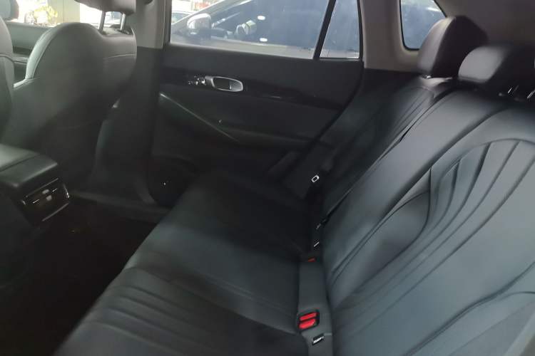 Used  E5 2024 440km Launch Edition
