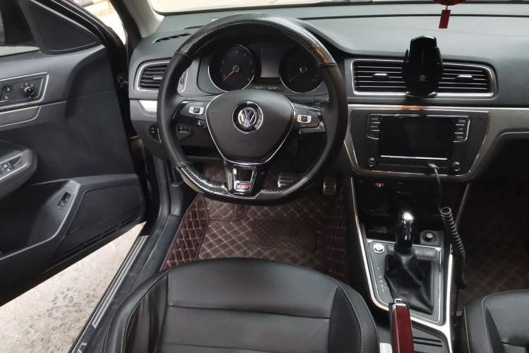 Used Volkswagen Lavida 2017 1.6L Automatic Comfort Edition
