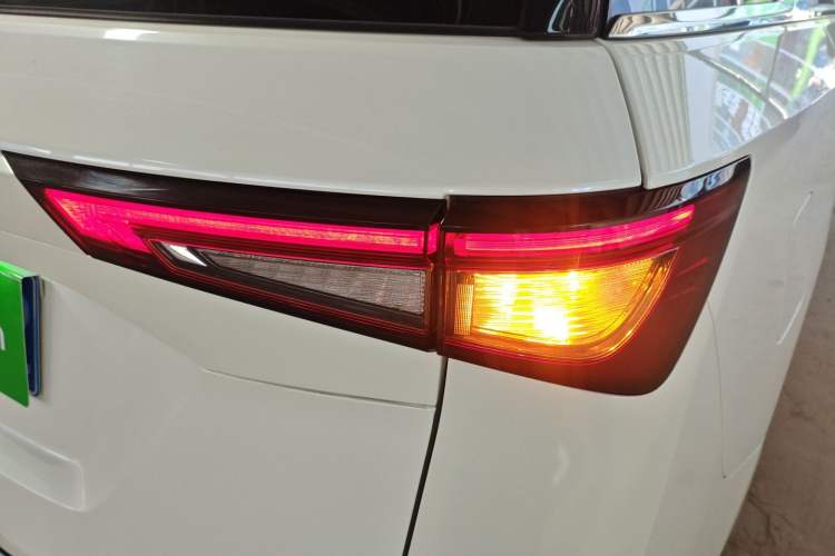 Used Wuling Jiachen 2022 1.5L Manual Comfort Edition
