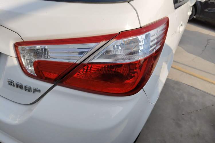 Used Venucia R50 2015 1.6L Manual Fashion Edition