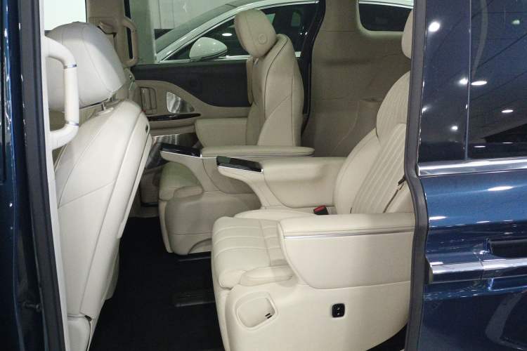 Used VOYAH Dream 2025 EV Four-Wheel Drive Flagship Kunpeng Edition