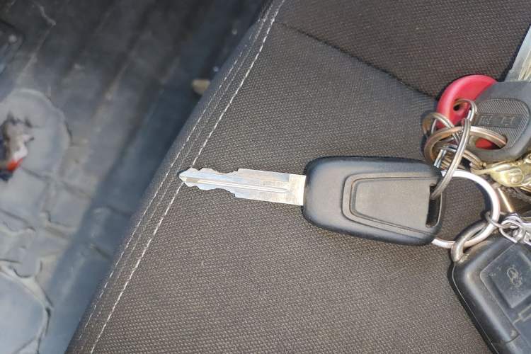 Used SAIC MAXUS Xintu V80 2021 2.0T PLUS AMT City Edition Short Wheelbase Ultra-Low Roof 5/6-Seater
