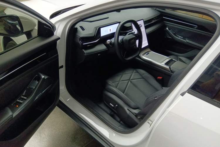 Used  L6 2024 125km PLUS Dragon Edition
