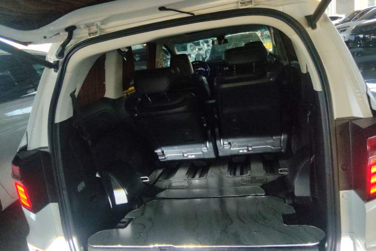 Used Honda Elysion 2019 2.0L Hybrid Luxury Edition
