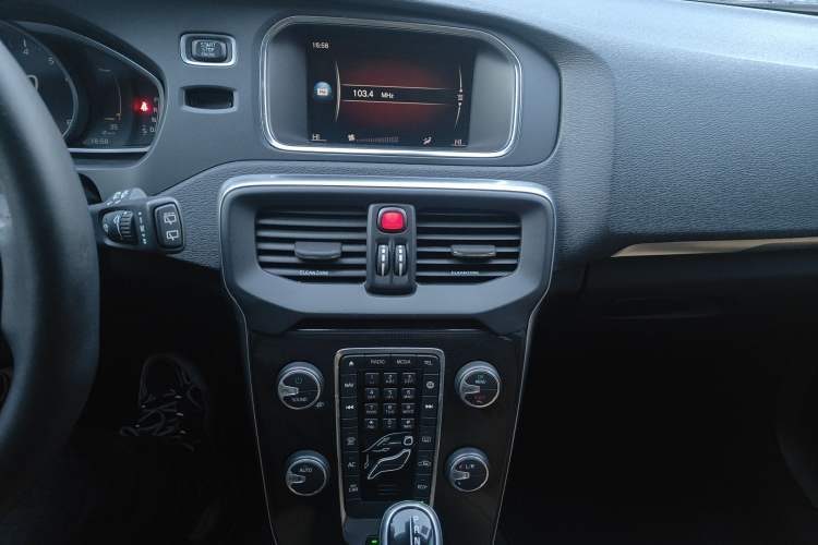 Used Volvo V40 2018 T3 Zhiyi Edition