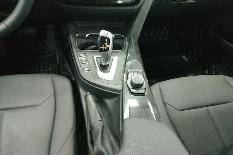 Used BMW 3 Series 2017 318i Fashion Model
