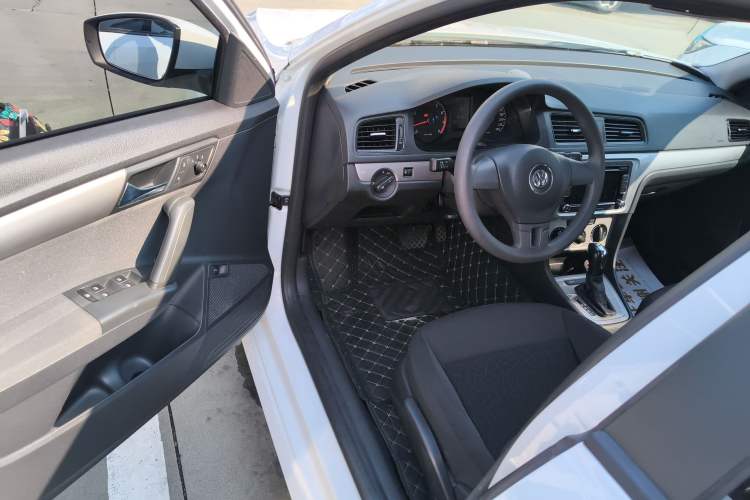 Used Volkswagen Lavida 2013 Revised Classic 1.6L Automatic Fashion Edition