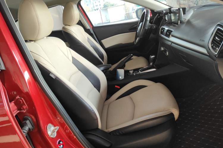 Used Mazda Mazda 3 Axela 2014 Sedan 2.0L Automatic Sport Model