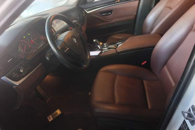 Used BMW 5 Series 2014 520i Elegant Edition
