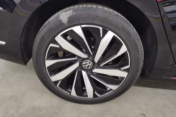 Used Volkswagen Passat 2025 Outstanding Model 330TSI Elite Edition
